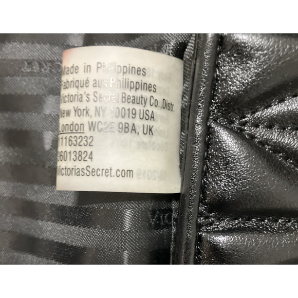 Victoria’s Secret Chevron Quilted Shoulder Bag  Black w Gold Toned Chain Logo - Picture 7 of 8